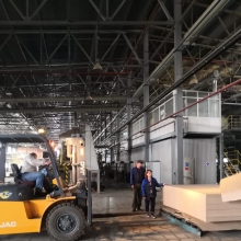 Погрузка на складе МДФ шлифованных формата 2800х2070мм производства Kastamonu