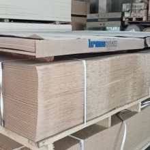 Несколько пачек на складе ХДФ шлифованных Kronospan толщиной 4 мм, размер листов 2800х2070 мм 