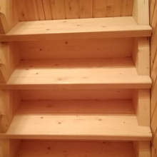 Ступени лестницы из мебельного щита толщиной 40 мм, порода древесины — Сосна