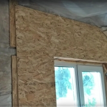 Облицовка стен дачного дома панелями ОСП Kronospan толщиной 9 мм, размер листов — 2440х1220 мм