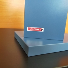 Образец фасадной матовой панели Fundermax, толщина — 19 мм, декор — Голубой, артикул — L008 LO