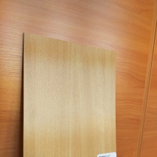Образец ХДФ лакированной Kronospan толщиной 3 мм, декор — Бук Бавария, артикул — 0381 PE