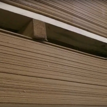 Хранение на складе нескольких пачек ХДФ шлифованных Kronospan толщиной 4 мм, размер листов — 2800х2070 мм