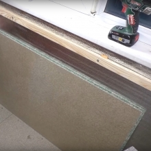 Лист ДСП шпунтованной водостойкой без покрытия, подготовленный для отделки стен лоджии, исходный формат плиты — 2440х600мм