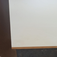 Торец листа МДФ ламинированной белой (1 сторона) стандартной плотности толщиной 16мм, формат плиты — 2800х2070мм, производство — Кастамону