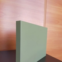 Образец фасадной панели Fundermax толщиной 19 мм, декор — Зелёный матовый, артикул — L025 LO