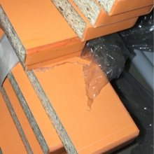 Торцы распиленных ЛДСП толщиной 16мм, декор — Оранжевый, производство плит — ШКДП (Шексна), исходный формат листов — 2750х1830мм