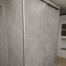 Офисный шкаф-купе из ЛДСП толщиной 25 мм декора Бетон Чикаго светло-серый 